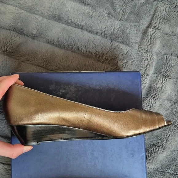 Pierre Michel Bronze Metallic Leather Peep Toe Wedges! Size 37! - Picture 7 of 15